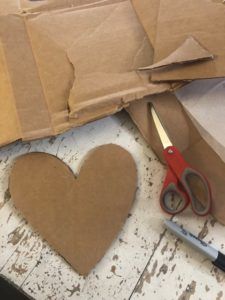 Cardboard Valentine Crafts, Cardboard Hearts Craft, Velvet Hearts Diy, Cardboard Hearts, Cardboard Heart, Valentine's Tree, Valentine Paper Crafts, Teen Crafts, Pocket Hugs