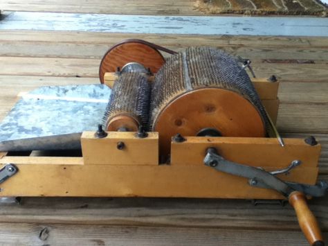 DIY drum carder Wool Processing, Diy Drum, Drum Lessons For Kids, Drum Craft, Drum Carder, Diy Drums, Drums For Kids, Yarn Spinning, Diy Wool