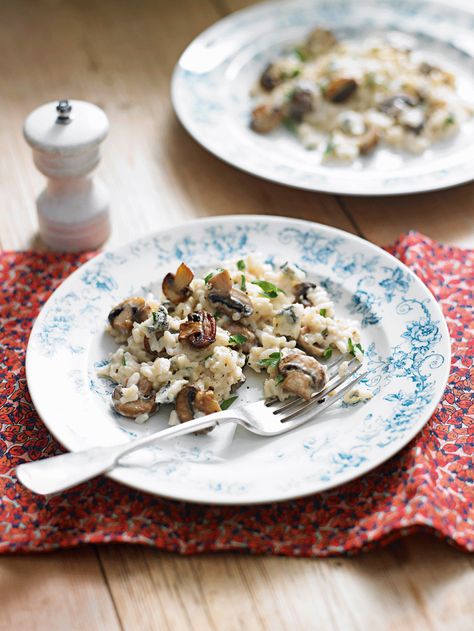 This indulgent mushroom and blue cheese risotto recipe makes an ideal vegetarian main course. Risotto Recipes Cheese, Gorgonzola Recipes, Mushroom Blue, Cheese Risotto, Easy Mushroom Recipes, Vegetarian Main Course, Risotto Recipe, Delicious Magazine, Wood Fired Pizza Oven