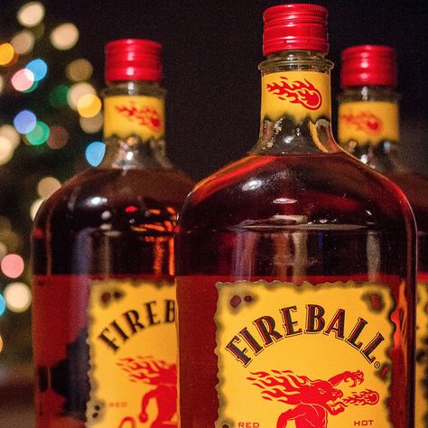 You Might Want to Think Twice About That Fireball Whiskey . . .: College students worldwide are about to have a meltdown. Food For The Grill, Fireball Cocktails, Fireball Bottle, Bp Table, Fireball Recipes, Cinnamon Whiskey, Beer Table, Fireball Whiskey, Yummy Cocktails