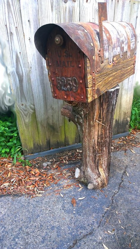 Rustic mailbox. Cedar door, pine sides. New wood, hand carved, natural wood finish. Hand forged metal roof, numbers. Size - large    I create different one of a kind furniture, design and decor. Check out my website and Houzz page! bezaleel-workshop.yolasite.com/ www.houzz.com/pro/bezaleel-orthodox/valter-fon-eynik Rustic Mailbox, Country Mailbox, Rustic Mailboxes, Cool Mailboxes, Rural Mailbox, Cedar Door, Mailbox Makeover, Wooden Mailbox, Mailbox Landscaping