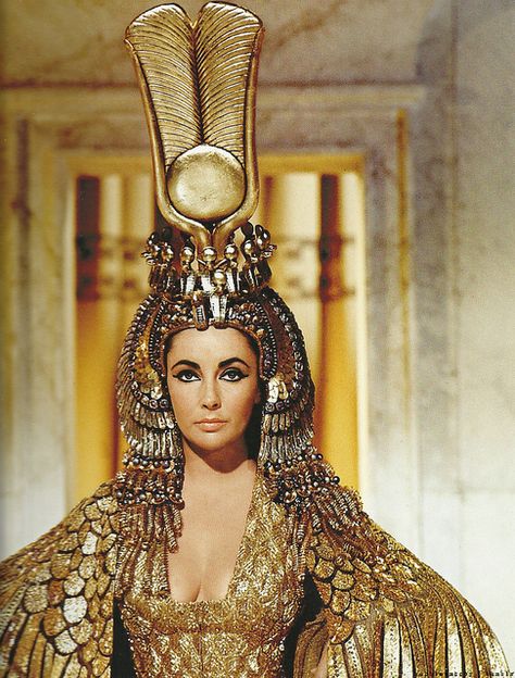 Elizabeth Taylor in Cleopatra, 1963 Eiko Ishioka, Elizabeth Taylor Cleopatra, Queen Cleopatra, Philip Treacy, Actrices Hollywood, Virginia Woolf, Head Piece, Movie Costumes, Lady Diana