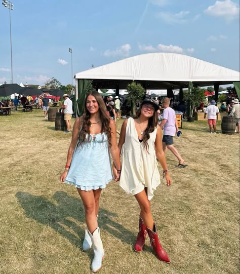 Concert Oufit, Concert Tailgate, Cute Church Outfits, Cowgirl Style Outfits, Country Music Concerts, Country Summer, Summer Festival Outfit, Fest Outfits, Nashville Outfits