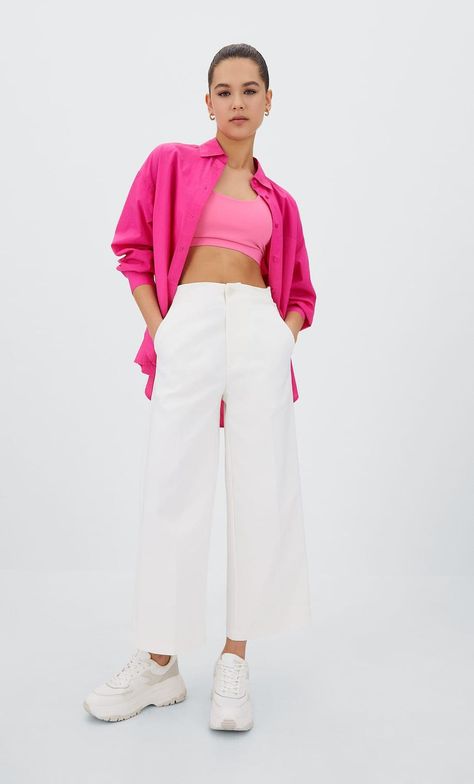 En la nueva flagship de Stradivarius hemos encontrado los pantalones culotte blancos de vestir de 25,99 € que hacen el ultra tipazo de nuestras vidas. Culottes Outfit, Sneakers Outfit, Moda Fashion, Trousers Women, Limited Time, Two Piece Pant Set, Unique Style, Winter Fashion, United Kingdom