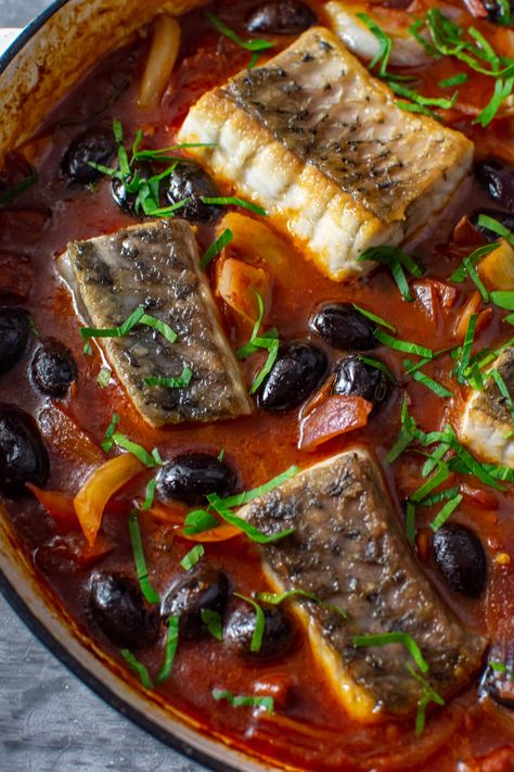 Spanish Fish Stew, Seafood Stew Recipes, Fish Stew Recipes, Seafood Stew, Fish Stew, Grilled Seafood, Spanish Dishes, Fish Dinner, Seafood Dinner