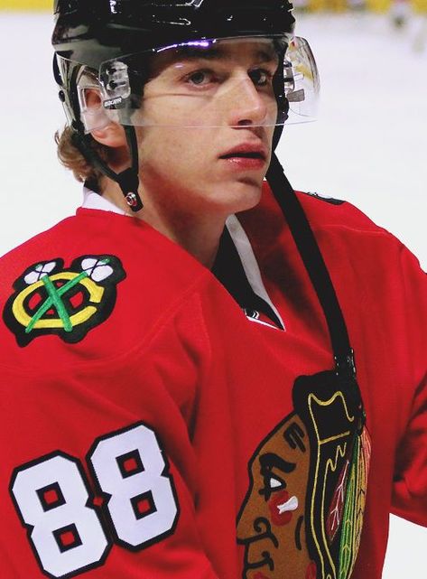 #kaner #hockey #hockey #girls Hockey Photos, Connor Bedard, Philadelphia Flyers Hockey, Hockey Guys, Flyers Hockey, Hot Hockey Players, Chicago Blackhawks Hockey, Patrick Kane, Hockey Girl