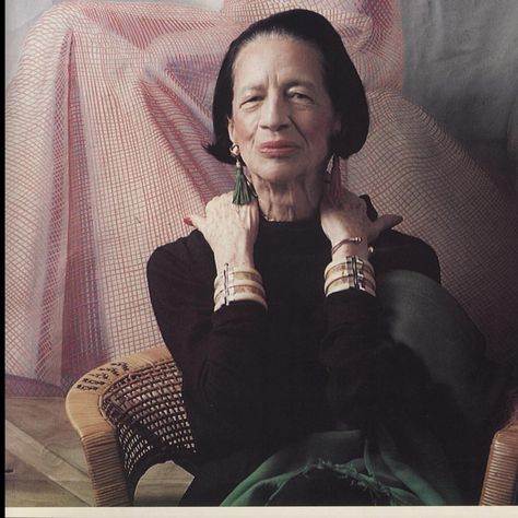 Diana Vreeland 1977 by Jonathan Becker Diana Vreeland Style, Fisherman Knit Sweater, Diana Vreeland, Straw Handbags, October 21, Knit Sweaters, Real Girls, Linen Dresses, Types Of Fashion Styles