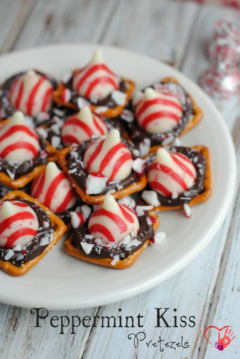 Holiday Peppermint Kiss Pretzels Kiss Pretzels, Peppermint Kisses, Doug Williams, Christmas Pretzels, Easy Holiday Treats, Pretzel Treats, Baby Laundry, Pretzels Recipe, Holiday Snacks