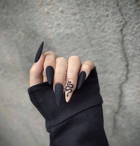 Almond Nails Designs Edgy, Extravagant Nails Designs Short, Heavy Metal Nails, Nail Art Grunge, Stilleto Nails Designs, Velvet Nails, Punk Nails, Grunge Nails, Art Designs Ideas