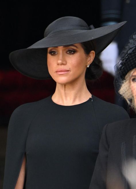 Queen Elizabeth’s funeral: Internet goes into a spin with wild Meghan, Duchess of Sussex, rumour | 7NEWS Ratu Elizabeth, Princ Harry, Harry And Megan, Princess Meghan, Prince Harry And Megan, Lady Louise Windsor, Meghan Markle Style, Meghan And Harry, Duchess Meghan