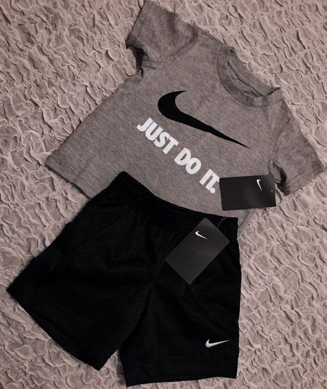 Toddler Wearing, Hype Clothing, Nike Top, Cute Nike Outfits, Baby Swag, Stylish Men Casual, Nike Tee, White Nike, Nike Swoosh