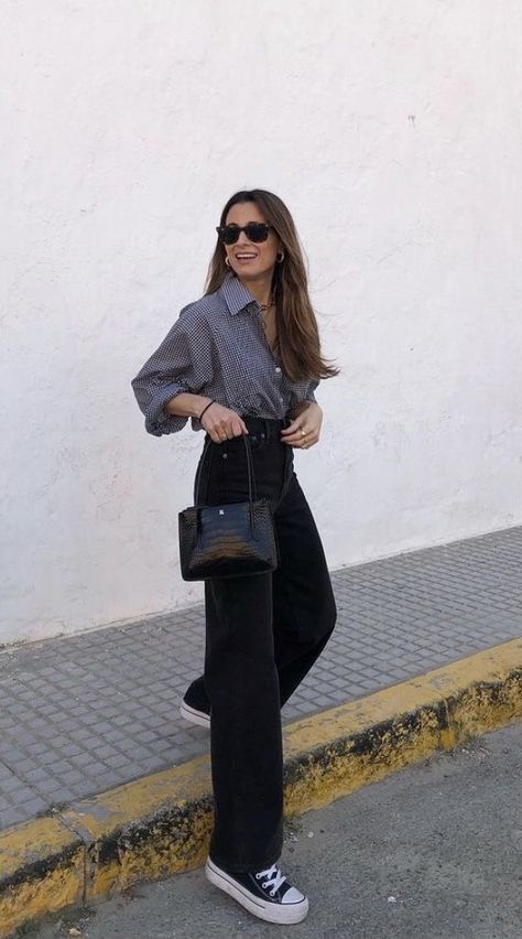 Business Casual Outfits Sporty, Modern Workwear Women, Converse Formal Outfit, Realistic Outfit Ideas, Black Slacks Outfit Casual Street Styles, Black Trainers Outfit Women, Black Blazer Outfit Women, Black Pinstripe Pants Outfit, Outfits For Broad Shoulders Women