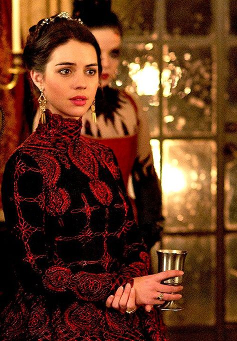 Mary Queen Of Scots Reign Dresses, Reign Outfits, Marie Stuart, Reign Tv Show, Reign Mary, Reign Fashion, Reign Dresses, Phil Coulson, Mary Stuart