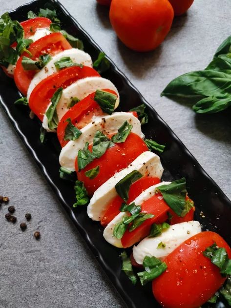 ​​​Insalata Caprese (Mozzarella and Tomato Salad) | Foodtalk Best Caprese Salad, Mozzarella And Tomato, Beef Lettuce Wraps, Pesto Tortellini, Potato Soup Easy, Cauliflower Gratin, Tomato Salad Recipes, Olive Recipes, Meatless Monday Recipes