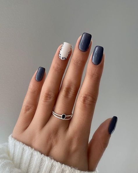 60 Best Winter 2023 Nails to Inspire You Dark Blue And Gray Nails, Dark Gray Nail Ideas, Cold Nails Winter, Winter 2023 Nail Trends, Nail Trends Short, Navy Nails Design, Winter Nails 2023, Gray Nail, Dark Blue Nails