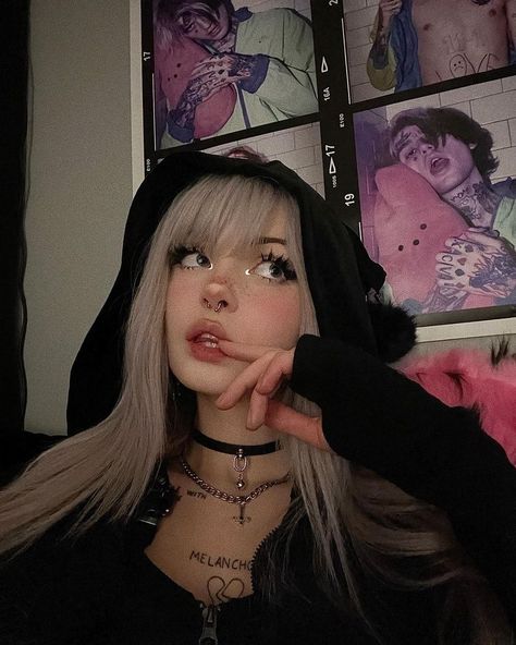 Egirl Poses Reference, Egirl Makeup Goth, Aesthetic Wigs, Egirl Poses, Wafer Rolls, E Girl Makeup, Hime Cut, Egirl Makeup, Girl Punk