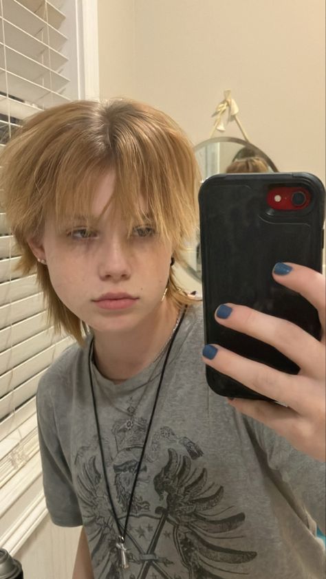 Femboy Haircuts Straight Hair, Blonde Hair Men, Trans Boy Haircut, Trans Boys, Blonde Haircuts, Straight Hair Cuts, Messy Short Hair, Hair Inspiration Short, Round Face Haircuts