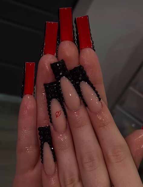 Fuerza Regida Nail Ideas, Red And Black And Gold Nails, Black Nails Red Underneath, Fuerza Regida Nails, Black And Red Acrylic Nails Ideas, Red And Black Birthday Nails, Bottom Nails, Red Bottom Nails, 21st Birthday Nails