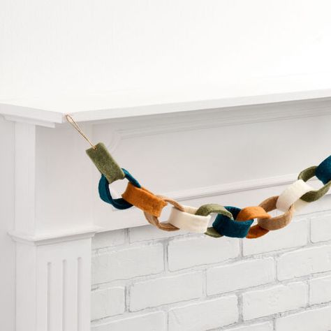 Wool Felt Harvest Chain Link Garland by World Market Felt Animal Garland, Scrap Fabric Garland, Homemade Fall Garland, Simple Autumn Decor, Fall Home Crafts, Felt Fall Garland, Camping Garland, Walnut Garland, Eclectic Fall Decor