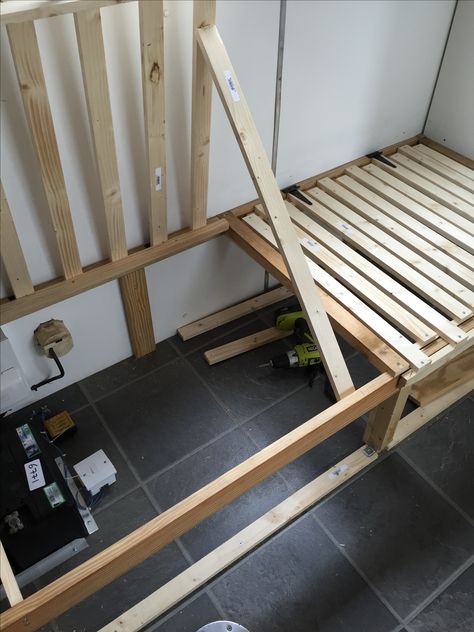 DIY Sliding or pull out bed. Pulls out make up a double sized platform. Diy Slide, Diy Slides, Camping Box, Micro Camper, Horse Box, Van Life Diy, Trailer Ideas, Pull Out Bed, Cargo Trailers