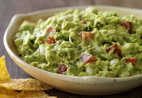 Best Guacamole Ever ~ So they claim, I haven't tried it yet. It makes a huge… Homemade Guacamole Recipe, Dash Diet Recipes, Guacamole Dip, Grilling Menu, Best Guacamole Recipe, How To Make Guacamole, Easy Guacamole, Homemade Guacamole, Dash Diet