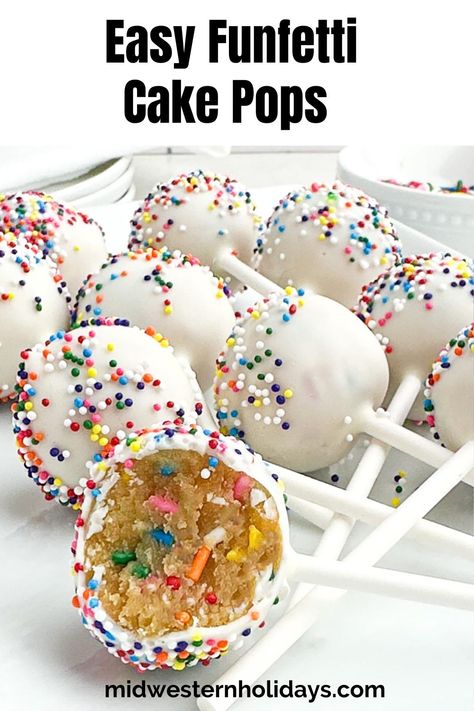 Funfetti Cake Pops have colorful sprinkles inside and out and come together with just 5 ingredients -- no baking required! Funfetti cake pops are a festive, easy cake pop recipe for birthday parties, baby showers, or any time you need a little pop of cheer. Cake Pops No Bake, Cake Pop Icing, Funfetti Cake Pops, Dessert Balls, Brookies Cookies, No Bake Cake Pops, Cake Pops Recipe, Cake Pop Recipe Easy, Strawberry Cheesecake Bites