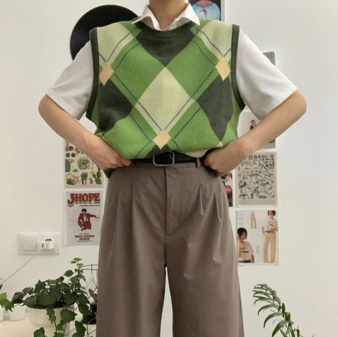 Green Academia Aesthetic Outfit, Academia Aesthetic Outfit Men, Cute Kawaii Outfits, Academia Aesthetic Outfit, Green Sweater Vest, Sweater Vest Outfit, Green Outfit, Streetwear Men Outfits, Vest Outfits