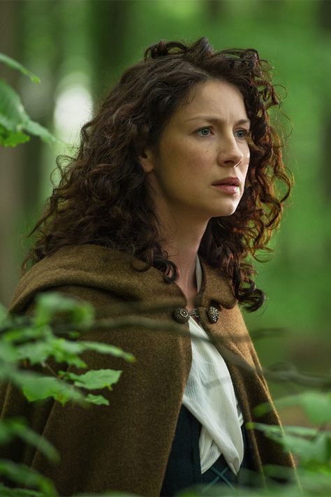 Long Layered Curly Hair, Caitriona Balfe Outlander, Homeless Woman, Claire Randall, Women Haircuts Long, Diana Gabaldon Outlander Series, Outlander Claire, Historical Dress, Good Romance Books