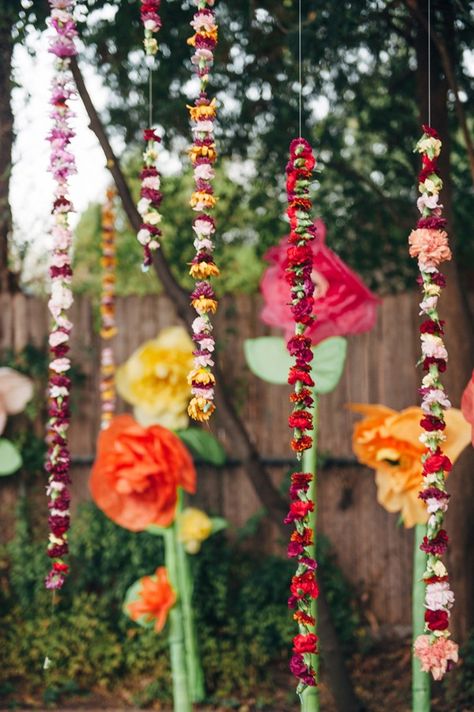 DIY hanging string floral design | Image by Nine Photography Tiki Wedding, Eclectic Diy, Diy Backyard Wedding, Hindu Ceremony, Floral Installations, Enchanted Forest Wedding, Wedding Photo Gallery, Wedding Display, Larger Than Life