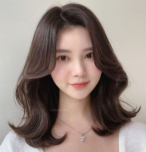 Korean Hairstyles For Long Hair, Should Length Hair Styles, Ootd 2022, Kylie Hair, Hairstyle Girl, Korean Hairstyles, Feminine Hairstyles, Short Haircut Styles, Hair Inspiration Long