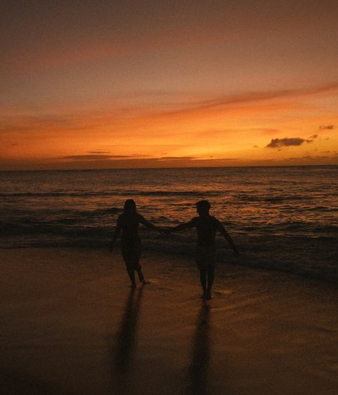 Photos from one of my last sunsets in Hawaii ❤️ Silhouette Sunset, Romantic Summer, Hawaii Photographer, Couples Shoot, Shot List, Sunset Orange, Beach Shoot, Branded Content, Photographer Portfolio