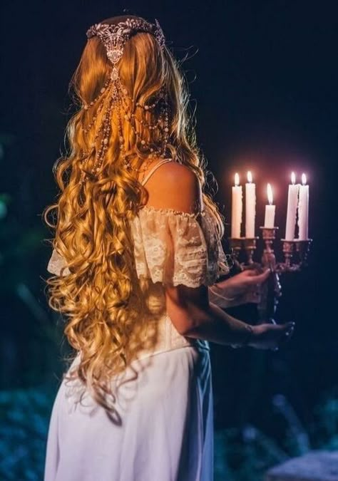 Rapunzel, Tiara, Blonde Hair, Long Hair, Books Wattpad, Wattpad, Blonde, Hairstyles, Candles