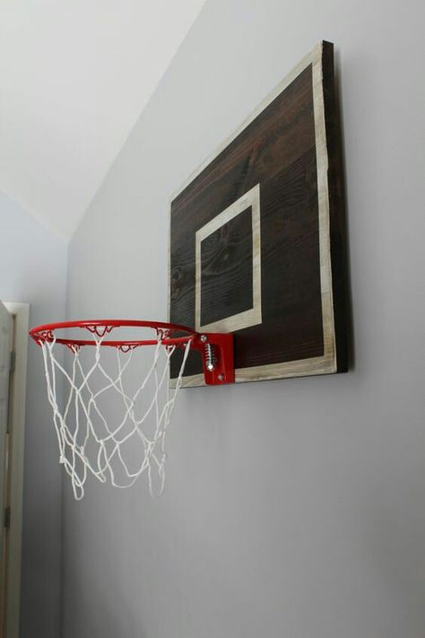 Men Room Decor, Basketball Wall Decor, Room Decor For Men, Wall Decor For Men, Dekorere Bad, Basketball Room, Basement Office, Cave Basement, Basketball Backboard