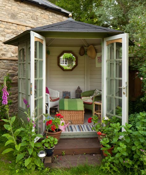 Small Garden Summer House Ideas, Garden Summer House Ideas, Summerhouse Interiors Ideas, Small Summer House, Summer House Interiors, Corner Summer House, Summer House Garden, Corner Garden, English Cottage Garden