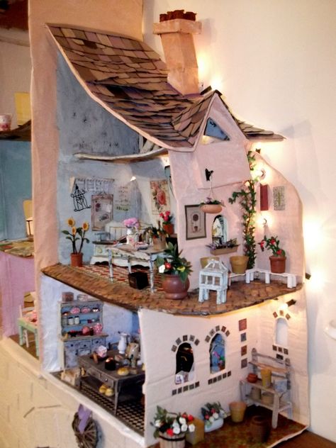 DIY dolls house (love this.. so much charm!) Whimsical Dollhouse, Dollhouse Cottage, Fairy Things, Shadow Theatre, Diy Dolls, Mini Doll House, Miniature Rooms, Dolls Houses, House Things