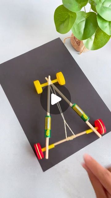 Hand-made red flag on Instagram: "Use a few sticks and bottle caps to make a car with your children." Ice Cream Stick Craft, Car Diy, Diy Crafts For Kids Easy, Wall Hanging Diy, Paper Towel Roll Crafts, Christmas Gift Baskets, Paper Towel Rolls, Paper Crafts Diy Tutorials, Paper Crafts Diy Kids