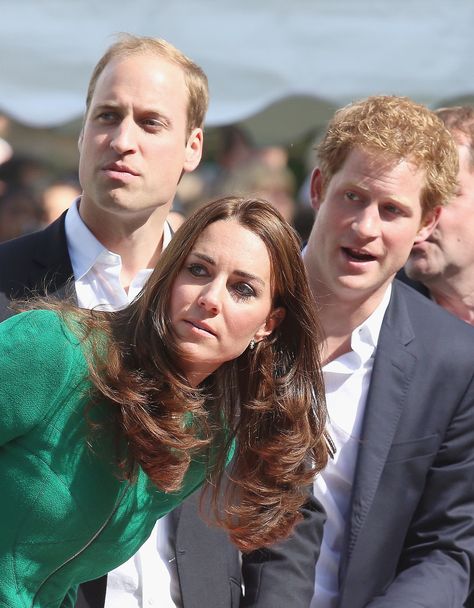 Kate, William, and Harry Bring Royal Flair to the Tour de France Ducesa Kate, Principe William Y Kate, Duchesse Kate, Kate And Harry, William And Harry, Prince William Et Kate, Estilo Kate Middleton, Duchesse Catherine, Prins William