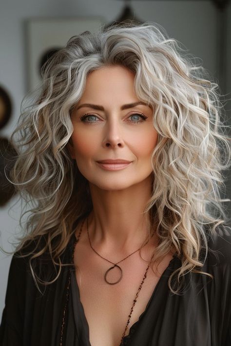 Curly Lob, Grey Curly Hair, Silver Hair Color, Hair Advice, Curly Hair With Bangs, Modern Hairstyles, Hairstyles For Women, Curly Hairstyles, Older Women Hairstyles