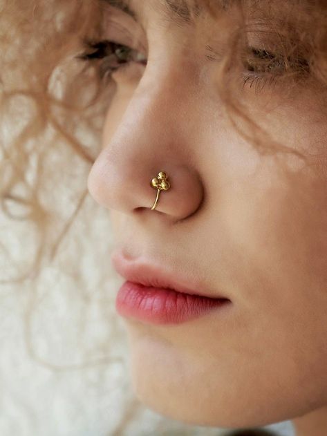 Nose Ring Online, Nose Jewels, Small Earrings Gold, Nose Ring Jewelry, Nose Pins, Indian Nose Ring, Multiple Ear Piercings, Silver Nose Ring, Nose Piercing Jewelry