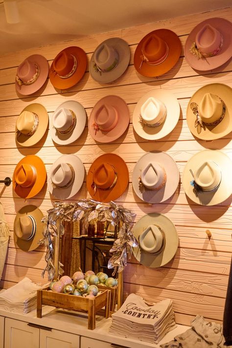 Shop Wide Brim just inside Hotel Drover. Boutique Store Displays, Gift Shop Displays, Cowboy Shop, Fort Worth Stockyards, Ranch House Decor, Hat Wall, Diy Boho Decor, Barn Interior, Western Gifts