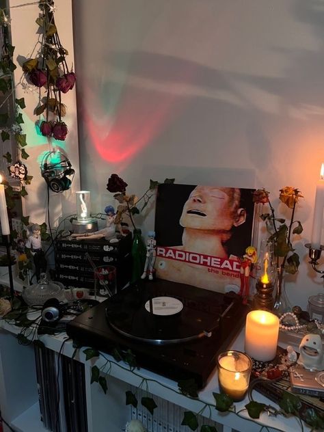 Deftones Room Decor, Deftones Room Aesthetic, Deftones Room, Record Player Aesthetic Bedroom, Emo Room Aesthetic, Emo Bedroom Aesthetic, Emo Room Decor, Record Player Setup, Emo Bedroom