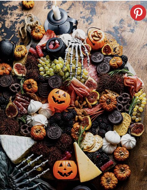 Themed Charcuterie Board Ideas, Halloween Charcuterie Board Ideas, Themed Charcuterie Board, Halloween Boards, Fun Appetizers, Halloween Charcuterie Board, Halloween Themed Snacks, Holiday Boards, Baking Lessons