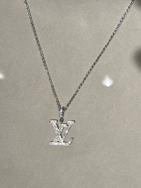 Diamond LV necklace Luis Vuitton Necklaces, Louis Vuitton Necklace Silver, Luis Vuitton Jewellery, Channel Necklace, Lv Necklace, Lv Jewelry, Louis Vuitton Necklace, Stile Blair Waldorf, Organizator Grafic