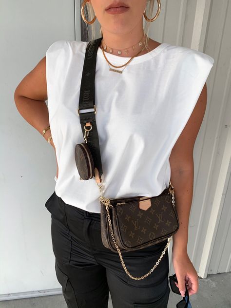 Lv Multi Pochette Outfit, Bags Grunge, Lv Crossbody Bag, Crossbody Bag Outfit, Lv Multi Pochette, Louis Vuitton Crossbody Bag, Women Crossbody Bag, Popular Bags, Grunge Look