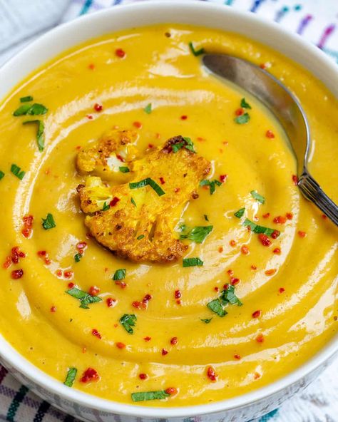 Creamy Turmeric Roasted Cauliflower Soup | Healthy Fitness Meals Easy Cauliflower Soup, Cauliflower Soup Healthy, Turmeric Cauliflower, Turmeric Soup, Low Carb Soup Recipes, Fitness Meals, Roasted Cauliflower Soup, Cauliflower Soup Recipes, Cauliflower Recipe