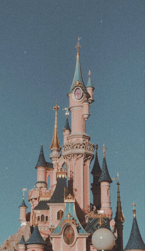 Madison Disney Aesthetic, Disneyland Paris Wallpaper Iphone, Disneyland Phone Wallpaper, Disneyland Lockscreen, Preppy Disney Wallpaper, Disneyland Asethic, Disney World Aesthetic Wallpaper, Disneyland Wallpaper Iphone, Disneyland Paris Wallpaper