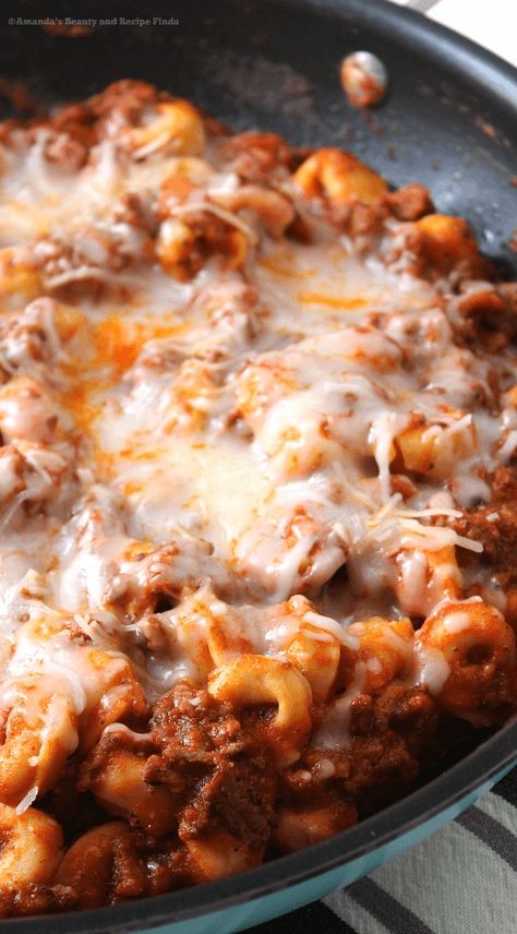 Tortellini Recipes Easy Ground Beef, Tortellini And Meat Sauce, Tortellini Meat Sauce, Beef Tortellini Recipes Crockpot, Meat Tortellini Recipes, Tortellini Recipes With Ground Beef, Ground Beef Mushroom Recipe, Skillet Tortellini, Tortellini Recipes Crockpot