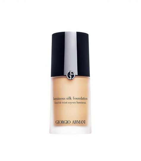 Georgia Armani, Best Foundation For Dry Skin, Armani Luminous Silk Foundation, Make Up Face, Armani Luminous Silk, Giorgio Armani Luminous Silk, Oval Makeup Brush, Foundation For Dry Skin, Giorgio Armani Beauty