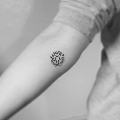 Dotwork Tattoo Mandala, Tattoo Sonne, Tiny Tattoos For Women, Buddhist Tattoo, Palm Tattoos, Meaningful Tattoos For Women, Small Girl Tattoos, Small Meaningful Tattoos, Cute Small Tattoos