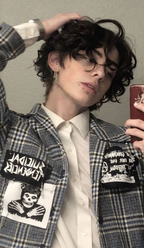 cute skater e boys eboy fit hot handsome guy goals beautiful model aesthetic ethereal instagram pinterest g e o r g i a n a : h u m a n   b e a n s Grunge Guy Outfits, Grunge Boy Outfits, Grunge Guy, Outfit Ideas Emo, Eboy Aesthetic, Heir Of Atticus, Grunge Guys, Emo Boy